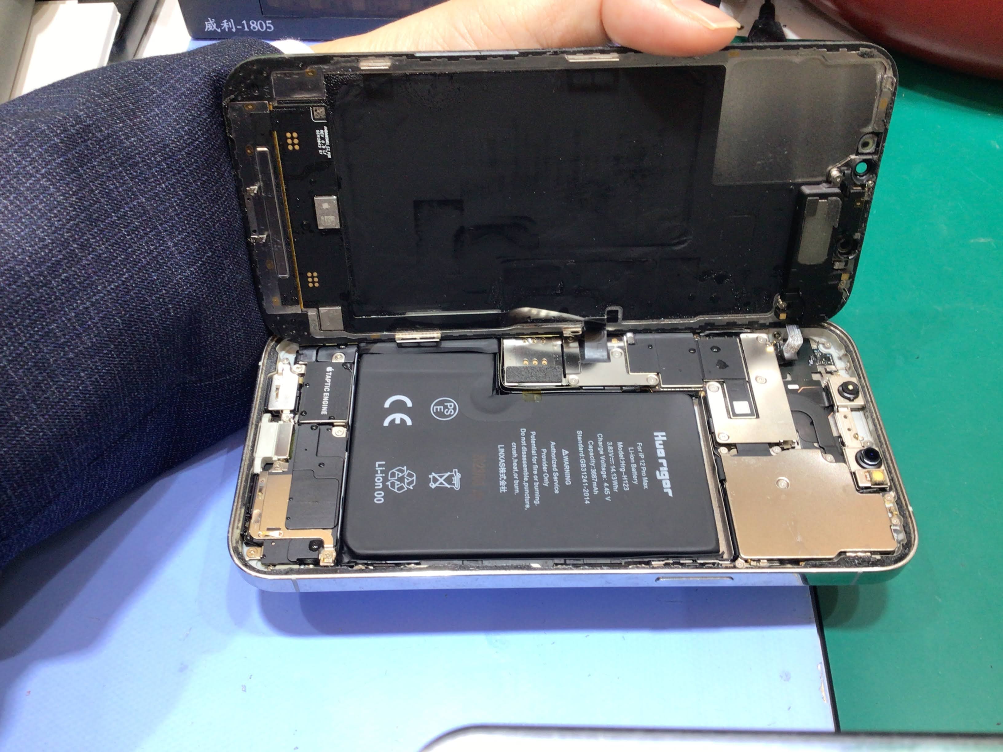 iPhone12ProMaxのバッテリー交換は、データそのまま・即日修理のスマホ修理工房　秋津店へ！